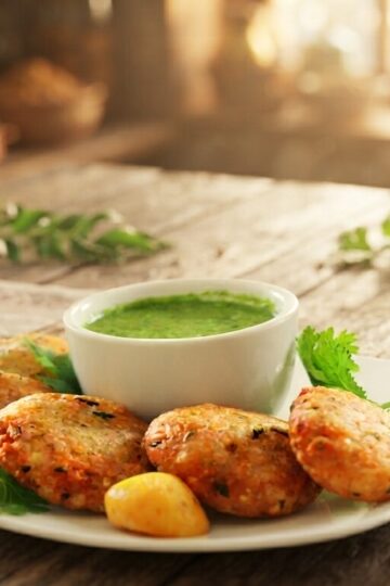 Rajgira Puri Recipe with Aloo Sabzi and Mint Coriander Raita