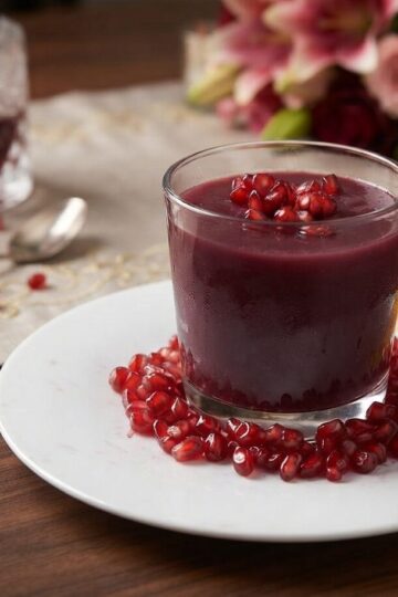 Pomegranate Syrup Recipe, Homemade Fruit Syrup, Pomegranate Dessert Sauce, Homemade Syrup Recipe, Pomegranate Topping, Dessert Syrup Recipe, Fruit Syrup, Pancake Syrup, Healthy Homemade Syrup, Pomegranate Recipes, Breakfast Toppings, Easy Syrup Recipe