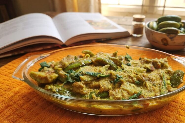 Tindli Sabzi with Besan, Peanuts and Curd (With Onion and Ginger)