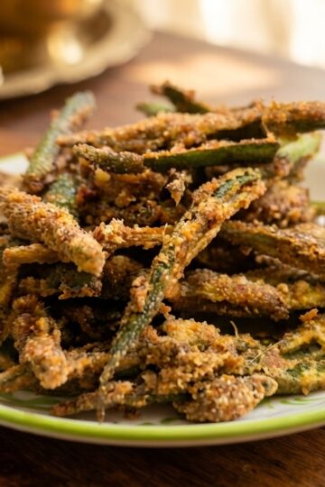 Crispy Kurkure Bhindi made with sliced okra, besan and Indian spices
